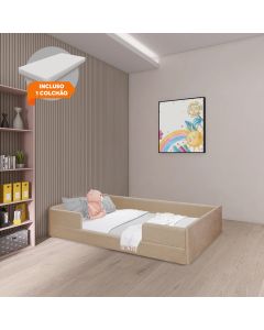 Cama Montessoriana de Criança com Colchão Luana em Madeira Maciça com Revestimento em Tecido Bege